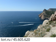 Вид на Чёрное море с горы Кастрон, Крым, Россия (2021 год). Редакционное фото, фотограф Free Wind / Фотобанк Лори
