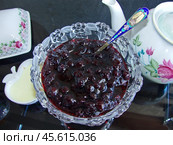 7 февраля отмечается необычный и вкусный праздник - День варенья. Варенье - символ домашнего уюта и воспоминание о лете. Стоковое фото, фотограф Сергей Елизарьев / Фотобанк Лори