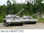 Советские танки Т-62М в военно-патриотическом парке культуры и отдыха Вооруженных Сил "Патриот" на острове Русский. Город Владивосток (2022 год). Редакционное фото, фотограф Free Wind / Фотобанк Лори