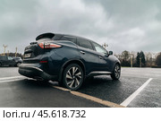 Nissan Murano car, rear side view. Dark blue crossover parked on parking lot. Wide angle view. Редакционное фото, фотограф Константин Григорьев / Фотобанк Лори