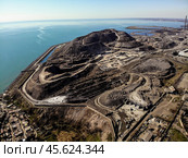 Шлаковая гора. ММК "Азовсталь" (2020 год). Редакционное фото, фотограф Олег Владимирович Пашко / Фотобанк Лори