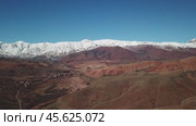 Aerial landscape of Atlas Mountains in Morocco. Стоковое видео, видеограф Михаил Коханчиков / Фотобанк Лори
