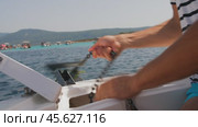 Man retrieving anchor from sea. Стоковое видео, видеограф Данил Руденко / Фотобанк Лори