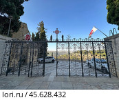 Beautiful forged gates of the Church of the Visitation in Ein Karem. Редакционное фото, фотограф Irina Opachevsky / Фотобанк Лори