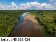 Река Молома в районе деревни Заборье, Кировская область, Котельничский район. Съемка с дрона (2024 год). Стоковое фото, фотограф Владислав Самошкин / Фотобанк Лори