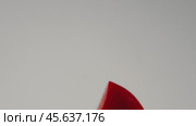An exciting close-up that allows you to see how the lipstick is removed into a tube and disappears from the frame. I. Стоковое видео, видеограф Ярославский Максим / Фотобанк Лори
