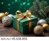 Красивая зелёная коробка с новогодним подарком, украшенная атласной лентой в окружении ёлочных шаров и веточек ёлки на деревянном столе. Боке мерцают на фоне. Иллюстрация с атмосферой праздника. Стоковое AI-изображение, AI-художник Евгений Зимин / Фотобанк Лори