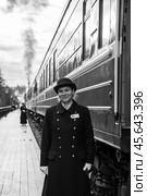 Проводница поезда Рускеальский экспресс. Редакционное фото, фотограф Анастасия Жукова / Фотобанк Лори