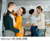 Men and women dancing during house party. Стоковое фото, фотограф Яков Филимонов / Фотобанк Лори