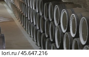 Barrel filled with wine in wine cellar. Стоковое видео, видеограф Михаил Коханчиков / Фотобанк Лори