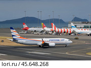 Smartwings Boeing 737 MAX 8 passenger plane taxi on runway in Cristiano Ronaldo Airport on Madeira island (2024 год). Редакционное фото, фотограф Дмитрий Рухленко / Фотобанк Лори