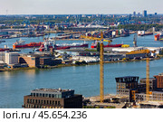Aerial view of Port of Rotterdam in middle of Rhine-Meuse-Scheldt delta. Стоковое фото, фотограф Яков Филимонов / Фотобанк Лори