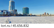 Вид на набережную Рабочей молодежи зимним днем. (2023 год). Стоковое фото, фотограф Сергей Елизарьев / Фотобанк Лори