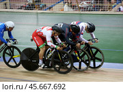 Велосипедный спорт на треке. Cпортсмены на велотреке Крылатское во время Чемпионата России 2023, Москва, октябрь 2023. Редакционное фото, фотограф Elena Popova / Фотобанк Лори