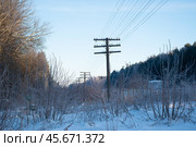 Линия связи зимой. Стоковое фото, фотограф Евгений Чердаков / Фотобанк Лори