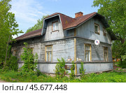 "Жилой дом". Сортавала, улица Куйбышева, 7 / улица Осипенко, 10 (2019 год). Редакционное фото, фотограф Алексей Иванов / Фотобанк Лори