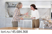 Two livid women brawling heatedly to each other in front of white kitchen cabinet. Стоковое видео, видеограф Яков Филимонов / Фотобанк Лори