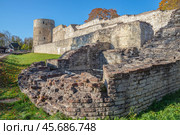 Полуразрушенный захаб старинной Изборской крепости. Псковская область. Стоковое фото, фотограф Анна Карасева / Фотобанк Лори