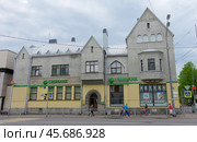 "Здание с конторой банка" / "Дом Леандера". Сортавала, улица Карельская, 13 / улица Гагарина, 1 (2019 год). Редакционное фото, фотограф Алексей Иванов / Фотобанк Лори