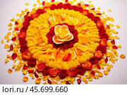 Beautiful flower rangoli decoration for diwali festival using marigold and rose petals. Стоковое AI-изображение, AI-художник Иван Рябоконь / Фотобанк Лори