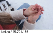 A young woman warms her hands in the cold by rubbing. Snow, winter, cold. Стоковое видео, видеограф Терехова Марина / Фотобанк Лори