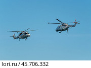 Two Westland Lynx military helicopter of Portuguese Navy demo flight at Oeiras Air Show (2023 год). Редакционное фото, фотограф Дмитрий Рухленко / Фотобанк Лори