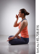 Sporty fit yogini woman practices yoga pranayama breath control. Стоковое фото, фотограф Дмитрий Рухленко / Фотобанк Лори