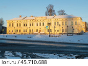 Старинный особняк генерала Мендта (арх. Э. Б. Лормана, 1847 г.) снежным ноябрьским утром. Выборг, Ленинградская область. Стоковое фото, фотограф Виктор Карасев / Фотобанк Лори