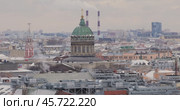 View of St. Petersburg from the colonnade of the Cathedral of St. Isaac. (2023 год). Стоковое видео, видеограф Андрей Армягов / Фотобанк Лори