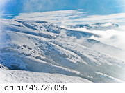 Облака в Крымских горах зимой: горный пейзаж над туманной дымкой (2009 год). Стоковое фото, фотограф Snezka / Фотобанк Лори