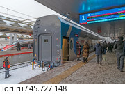 Платформа Ленинградского вокзала и пассажирский скоростной поезд «Аврора». Последний вагон. Первый рейс возрождённого пассажирского скоростного поезда «Аврора» из Москвы в Санкт-Петербург. Редакционное фото, фотограф Румянцева Наталия / Фотобанк Лори