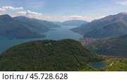Aerial landscape on Como lake in Italy (2017 год). Стоковое видео, видеограф Михаил Коханчиков / Фотобанк Лори