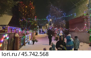 Новогодняя иллюминация на улице Закарпатская в Новосибирске / Festive winter street Zakarpatskaya in Novosibirsk Illuminated with christmas lights. Редакционное видео, видеограф Сергей Пристяжнюк (Serg Zastavkin) / Фотобанк Лори