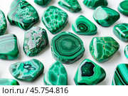 Polished malachite stones showing concentric bands and vivid green color. Стоковое AI-изображение, AI-художник Иван Рябоконь / Фотобанк Лори