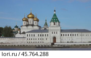Ipatievsky Monastery in ancient town Kostroma (2020 год). Стоковое видео, видеограф Михаил Коханчиков / Фотобанк Лори