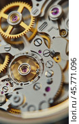 Complex clockwork mechanism turning in slow motion. Стоковое AI-видео, аниматор Юрий Поздников / Фотобанк Лори