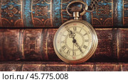 Vintage pocket watch. Vintage background Concept of time history. Стоковое видео, видеограф Андрей Армягов / Фотобанк Лори