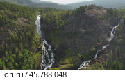 Latefossen is one of the most visited waterfalls in Norway and is located near Skare and Odda in the region Hordaland, Norway. Consists of two separate streams flowing down from the lake Lotevatnet. (2019 год). Стоковое видео, видеограф Андрей Армягов / Фотобанк Лори