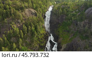 Latefossen is one of the most visited waterfalls in Norway and is located near Skare and Odda in the region Hordaland, Norway. Consists of two separate streams flowing down from the lake Lotevatnet. (2019 год). Стоковое видео, видеограф Андрей Армягов / Фотобанк Лори