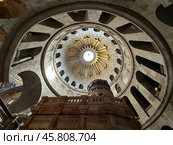 Edicule under the main dome of the Church of the Holy Sepulcher (2021 год). Редакционное фото, фотограф Irina Opachevsky / Фотобанк Лори
