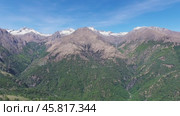 Aerial landscape on Como lake between mountains (2017 год). Стоковое видео, видеограф Михаил Коханчиков / Фотобанк Лори