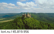 Hohenzollern Castle, Germany. Aerial FPV drone flights. (2018 год). Стоковое видео, видеограф Андрей Армягов / Фотобанк Лори