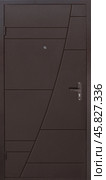 Model of entrance metal door isolated on white background. Стоковое фото, фотограф Елена  Попкова / Фотобанк Лори