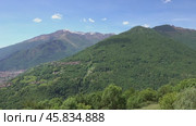 Como lake between mountains in Italy (2017 год). Стоковое видео, видеограф Михаил Коханчиков / Фотобанк Лори
