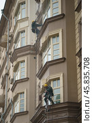Москва, Россия - 10 апреля 2019 - Промышленный альпинизм. Редакционное фото, фотограф YuryKara / Фотобанк Лори