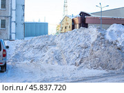 Snow drifts in the yards. Стоковое фото, фотограф Коханова Наталья / Фотобанк Лори