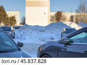 Snow drifts in the yards. Стоковое фото, фотограф Коханова Наталья / Фотобанк Лори