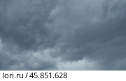 A blanket of dark clouds envelops the skyline, signaling an impending storm. The atmosphere becomes tense as the wind picks up and evening sets in. Time lapse. Стоковое видео, видеограф Юлия Петровская / Фотобанк Лори