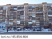 Старый мнгоквартирный дом. Город Тюмень. Улица Республики, дом 92. Редакционное фото, фотограф Александр Тараканов / Фотобанк Лори