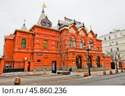 Здание Театра Наций (Государственный Театр Наций) в зимний день. Петровский переулок. Москва. Россия. Редакционное фото, фотограф E. O. / Фотобанк Лори